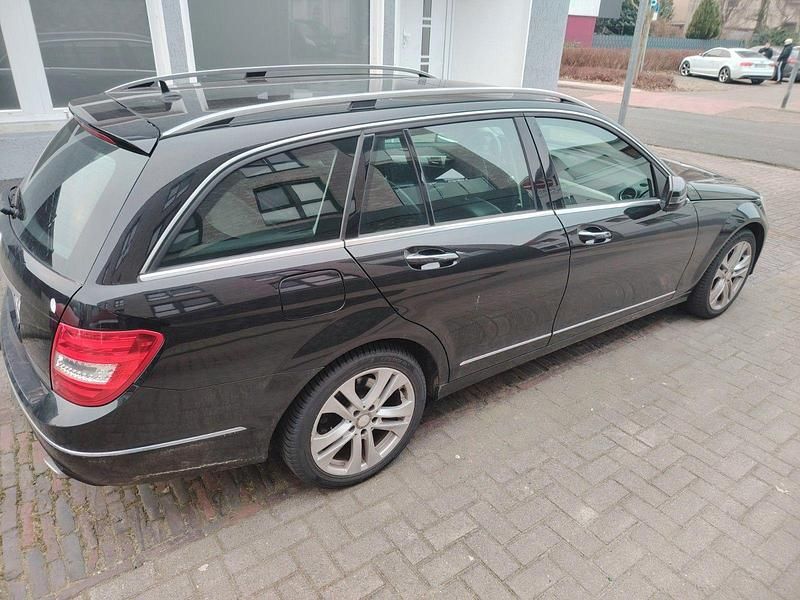 Gebraucht Mercedes C300 231 PS (169 kW) 2011 Schwarz Kombi