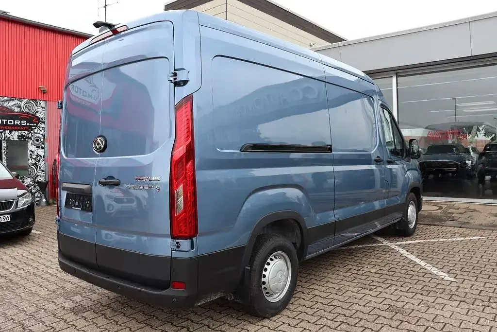 Neu Maxus V90 147 PS (108 kW) 2026 Blau Van