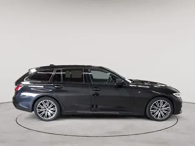 Gebraucht BMW 320 M Sport 190 PS (139 kW) 2022 Saphirschwarz metallic Kombi