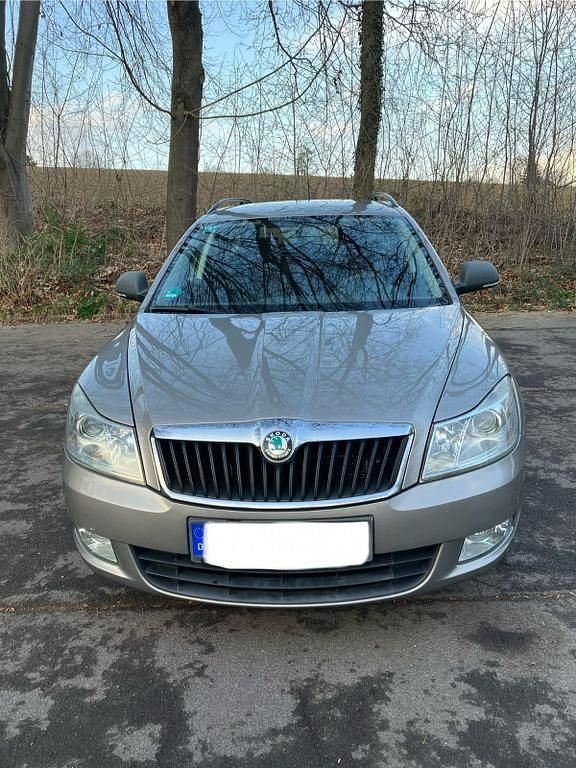 Gebraucht Skoda Octavia 122 PS (89 kW) 2013 Gelb Kombi