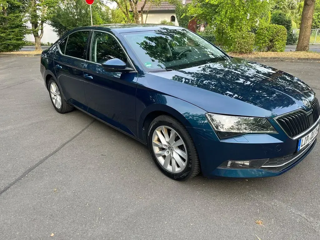 Gebraucht Skoda Superb Style 150 PS (110 kW) 2016 Blau Limousine