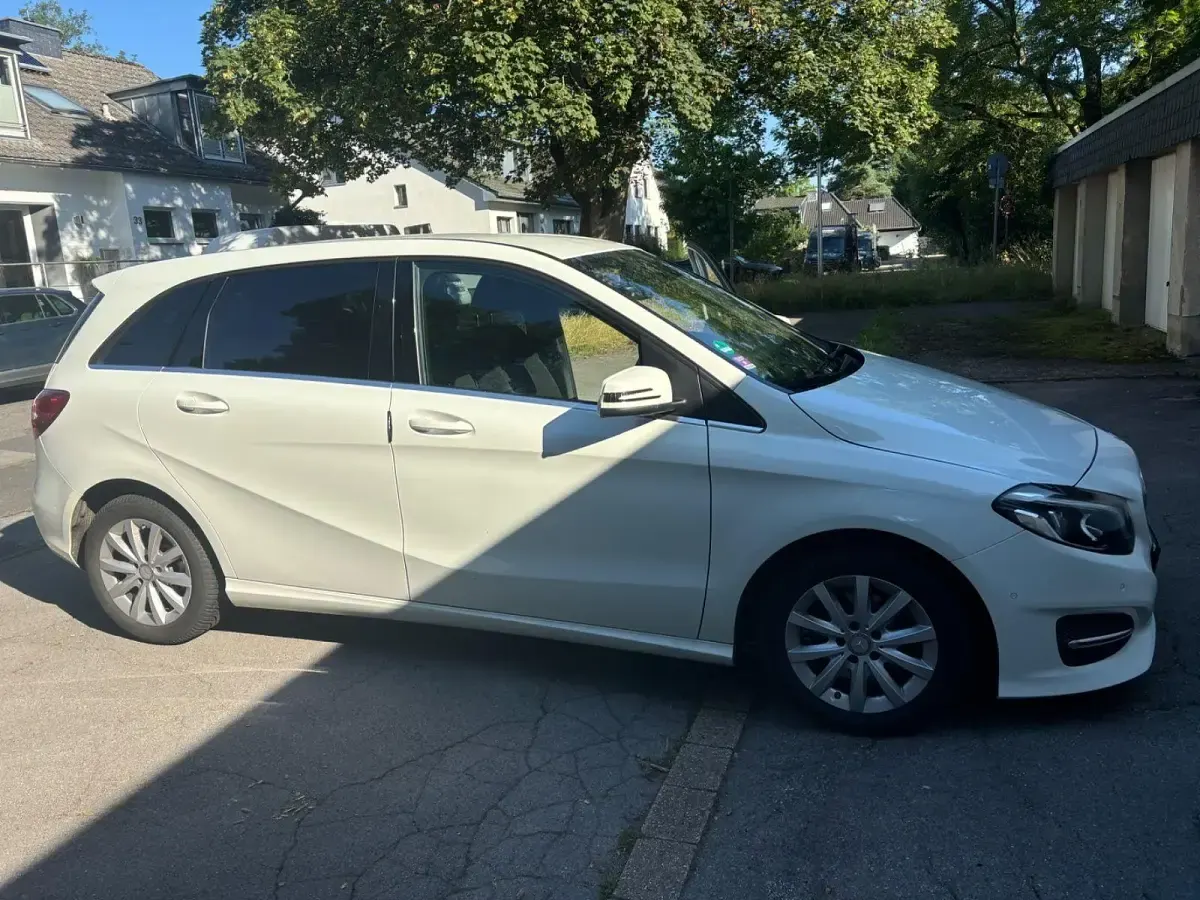 Gebraucht Mercedes B180 122 PS (89 kW) 2017 Schwarz Kleinwagen