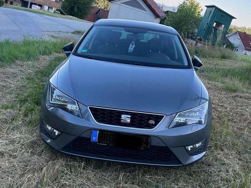 Grau Gebraucht 2016 Seat Leon FR Limousine | 8.500 € (Guter Preis) - Bild 1/4