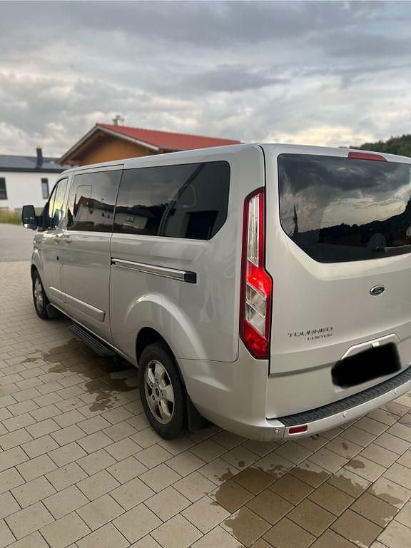 Gebraucht Ford Tourneo 170 PS (125 kW) 2017 Silber Van / Kleinbus