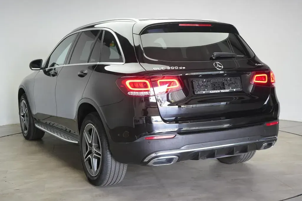 Gebraucht Mercedes GLC300de AMG 194 PS (142 kW) 2022 Schwarz SUV