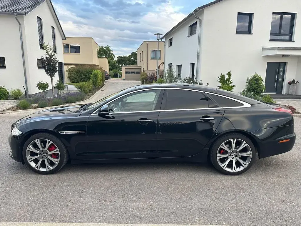Gebraucht Jaguar XJ Premium Luxury 275 PS (202 kW) 2012 Schwarz Limousine