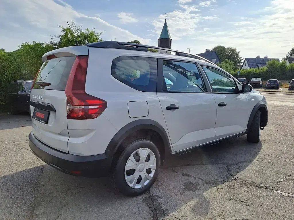 Gebraucht Dacia Jogger Essentiel 110 PS (80 kW) 2023 Silber Van / Kleinbus
