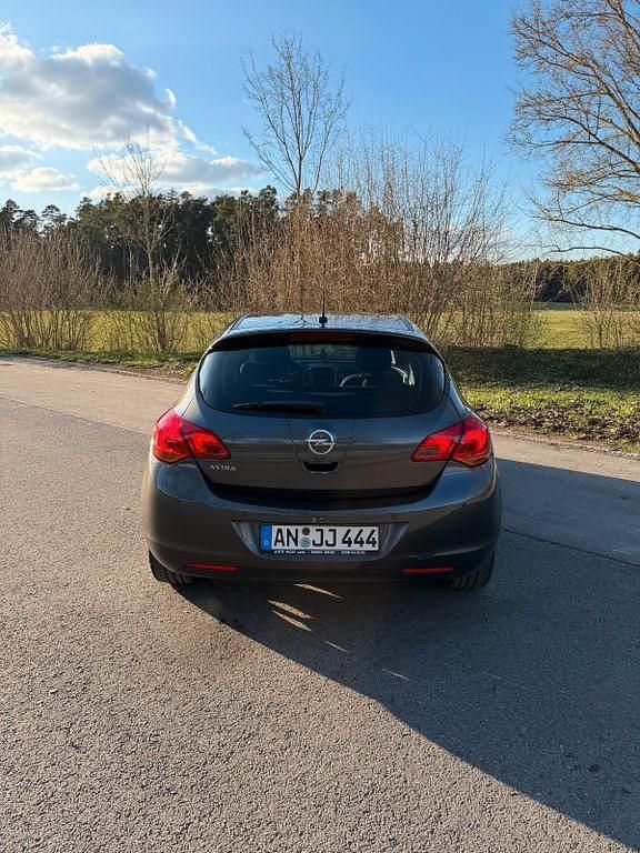 Gebraucht Opel Astra Design Edition 116 PS (85 kW) 2011 Grau Limousine