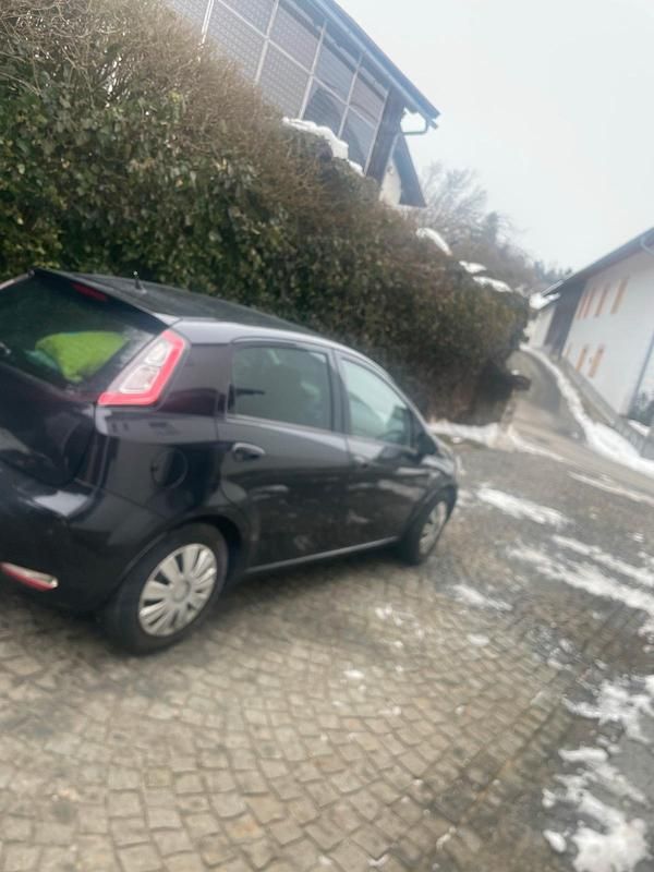 Gebraucht Fiat Punto 84 PS (61 kW) 2014 Schwarz Limousine