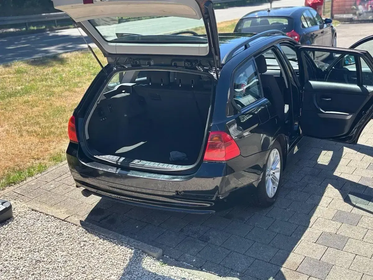 Gebraucht BMW 320 163 PS (119 kW) 2006 Schwarz Kombi