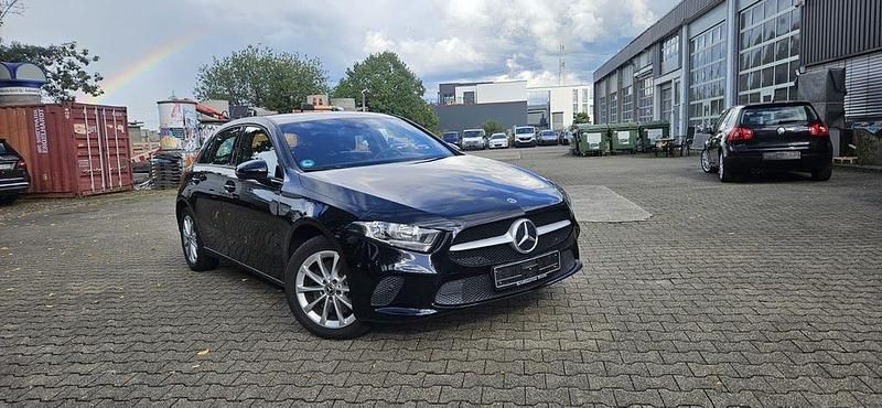Schwarz Gebraucht 2021 Mercedes A250 Limousine | 21.420 € (Superpreis) - Bild 1/4