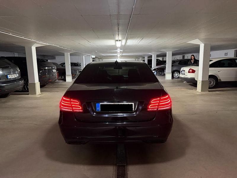 Gebraucht Mercedes E250 Avantgarde 204 PS (150 kW) 2014 Schwarz Limousine