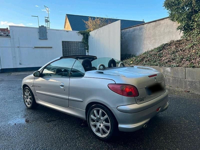 Gebraucht Peugeot 206 CC 110 PS (80 kW) 2006 Silber Cabrio