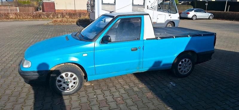 Gebraucht Skoda Pick-up 70 PS (51 kW) 2000 Blau Pickup