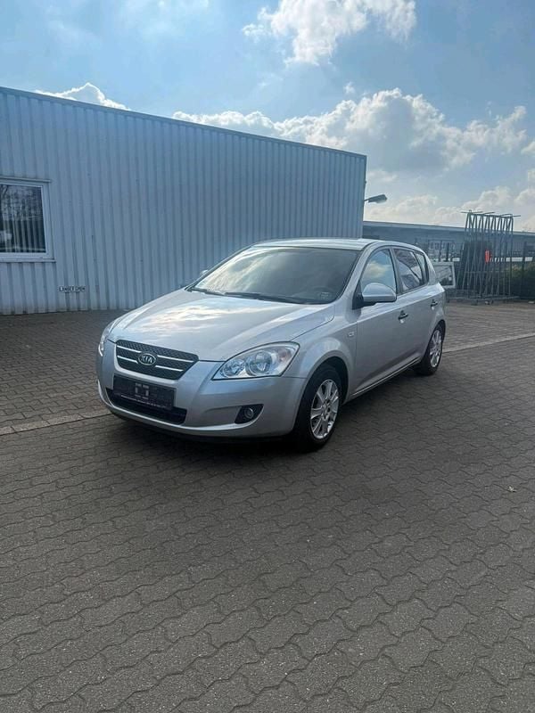 Gebraucht Kia Ceed 109 PS (80 kW) 2007 Silber Kleinwagen