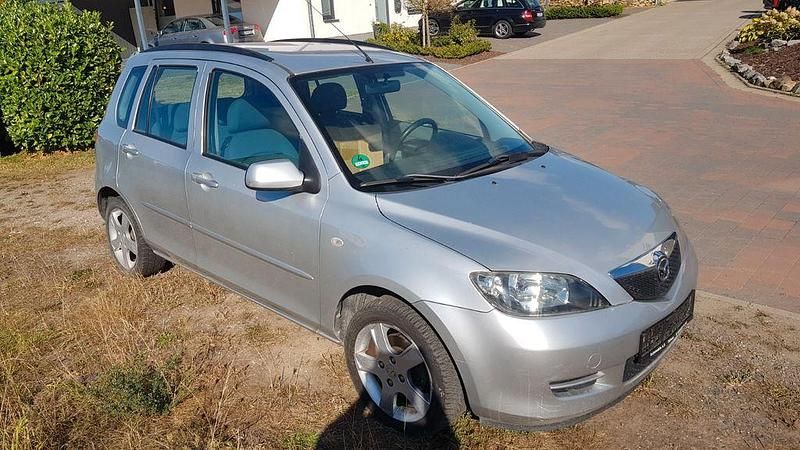 Silber Gebraucht 2004 Mazda 2 Active Limousine | 1.400 € (Fairer Preis) - Bild 1/4