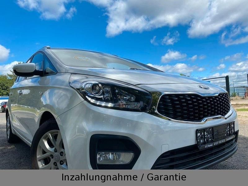 Weiß Gebraucht 2018 Kia Carens Vision Van / Kleinbus | 10.998 € (Fairer Preis) - Bild 1/4