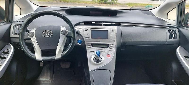 Gebraucht Toyota Prius 136 PS (100 kW) 2011 Rot Limousine