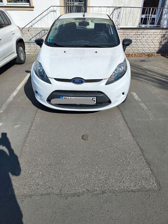 Gebraucht Ford Fiesta Trend 60 PS (44 kW) 2012 Weiß Kleinwagen