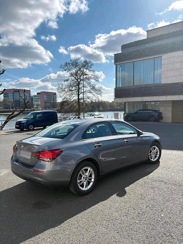 Gebraucht Mercedes A180 136 PS (100 kW) 2020 Grau Limousine