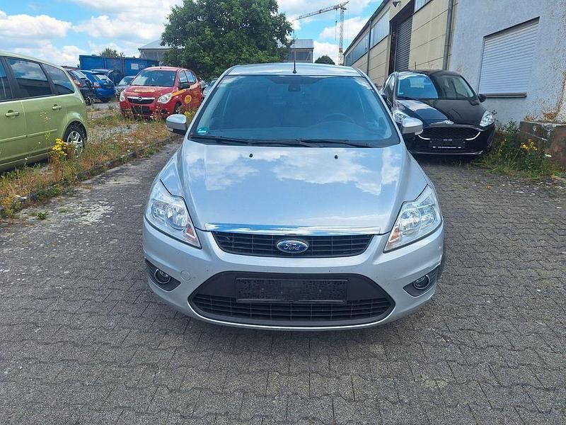 Silber Gebraucht 2011 Ford Focus Limousine | 1.600 € (Superpreis) - Bild 1/4