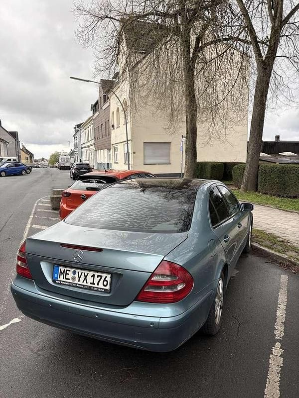 Gebraucht Mercedes E220 Classic 150 PS (110 kW) 2002 Limousine