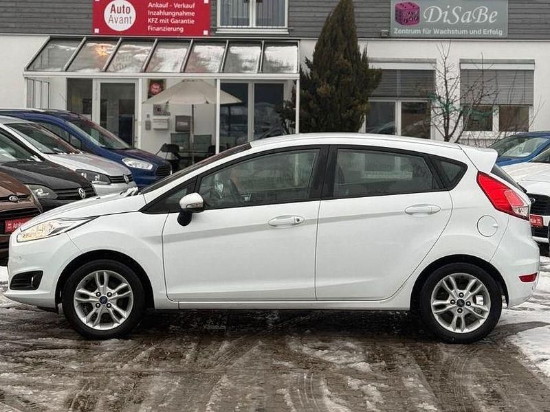 Gebraucht Ford Fiesta Celebration 80 PS (58 kW) 2017 Weiß Limousine