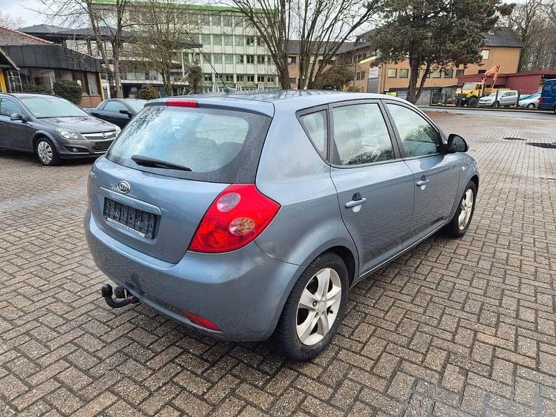 Gebraucht Kia Ceed 109 PS (80 kW) 2008 Blau Kleinwagen
