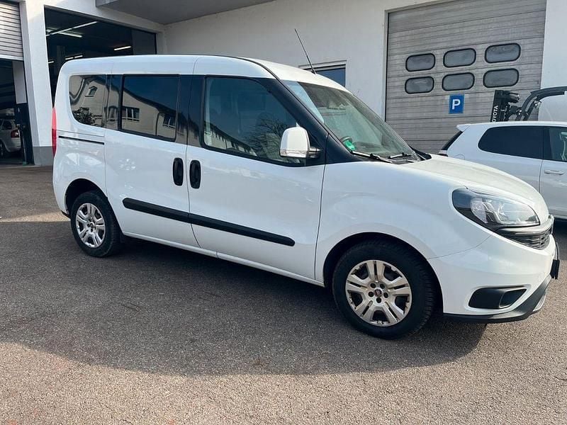 Gebraucht Fiat Doblò 101 PS (74 kW) 2022 Weiß Van / Kleinbus