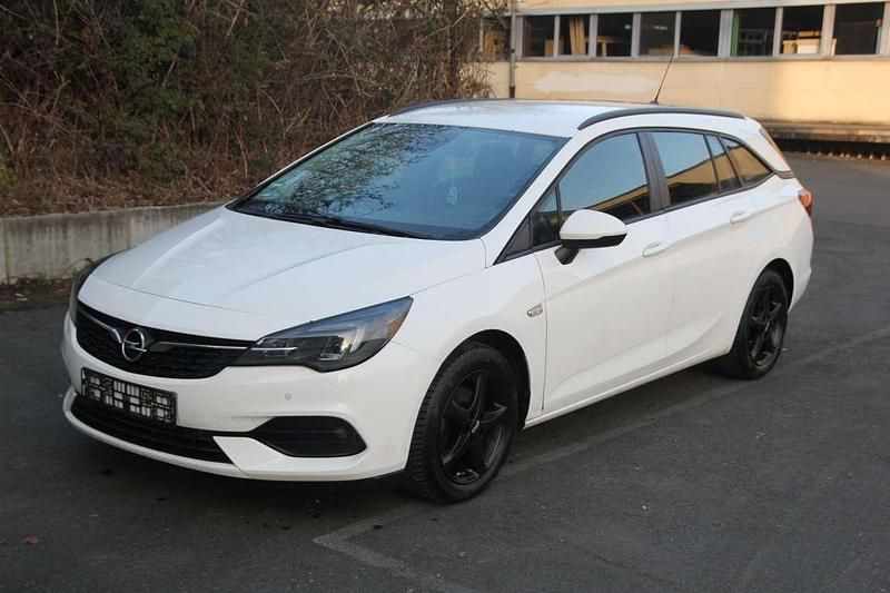 Gebraucht Opel Astra Edition 105 PS (77 kW) 2020 Schneeweiss/summitwhite/arctic Kombi