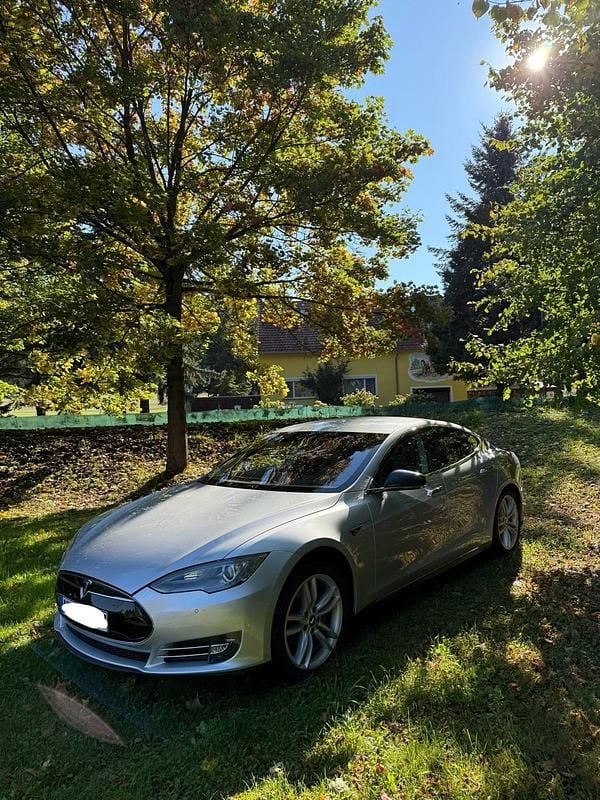 Silber Gebraucht 2014 Tesla Model S Limousine | 14.000 € (Guter Preis) - Bild 1/4