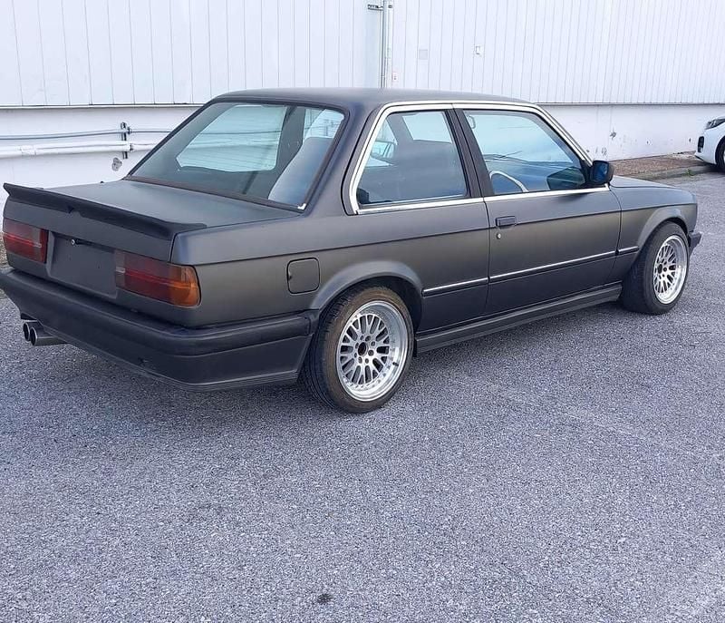 Gebraucht BMW 325 171 PS (125 kW) 1985 Grau Coupé