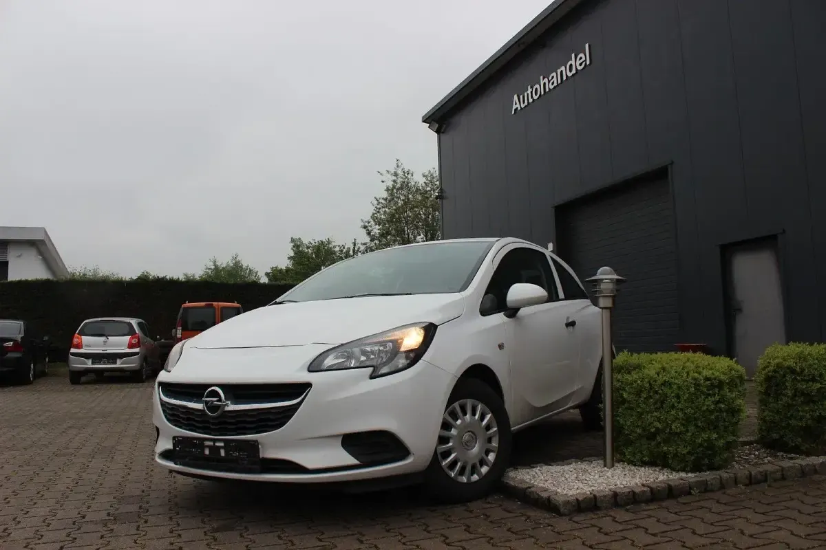 Gebraucht Opel Corsa Selection 69 PS (50 kW) 2016 Weiß Kleinwagen