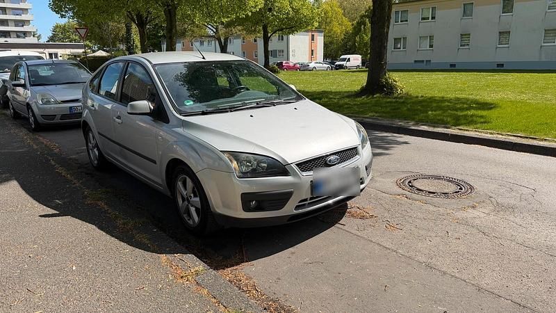 Second-hand Ford Focus 100 CP (73 kW) 2005 Argintiu Hatchback