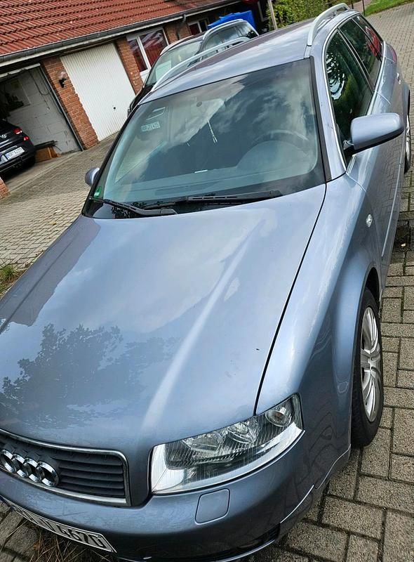 Silber Gebraucht 2004 Audi A4 Kombi | 1.000 € (Superpreis) - Bild 1/4