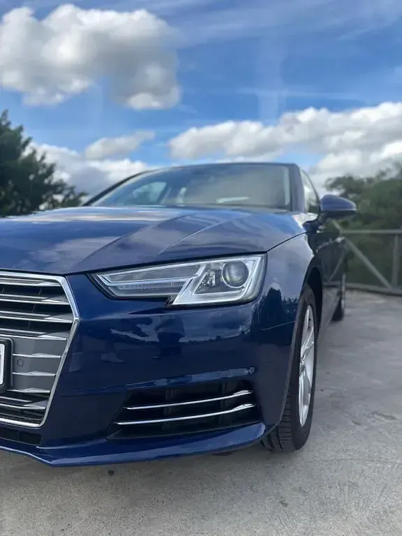 Gebraucht Audi A4 Sport 190 PS (139 kW) 2017 Blau Limousine