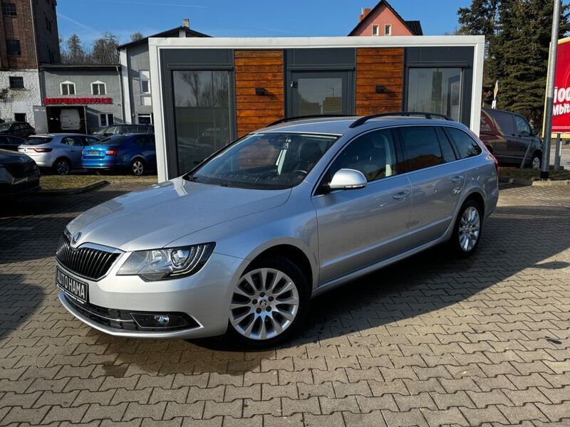Silber Gebraucht 2013 Skoda Superb Exclusive Kombi | 14.990 € (Teuer) - Bild 1/4