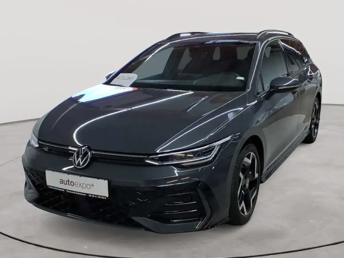Gebraucht VW Golf VIII R-line 150 PS (110 kW) 2025 Delfingrau metallic Kombi