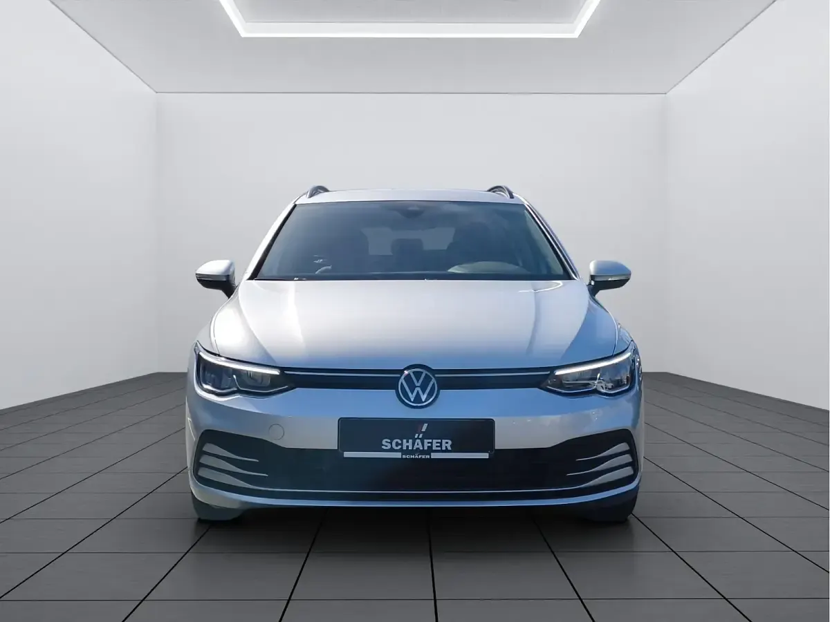 Gebraucht VW Golf VIII Life 110 PS (80 kW) 2023 Silber Kombi