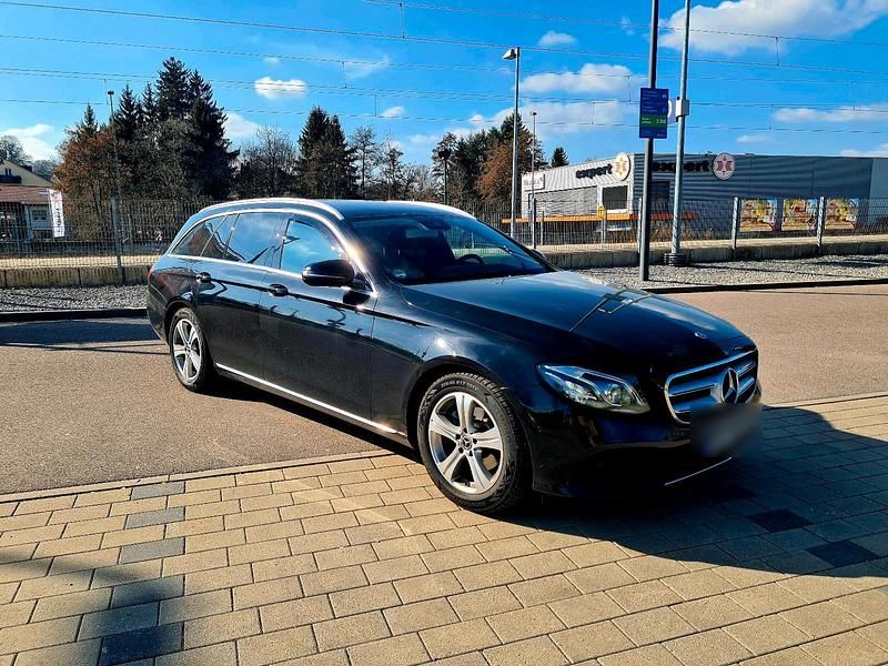 Gebraucht Mercedes E220 Avantgarde 194 PS (142 kW) 2017 Schwarz Kombi