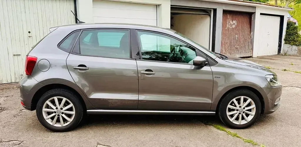 Gebraucht VW Polo LOUNGE 90 PS (66 kW) 2015 Grau Limousine