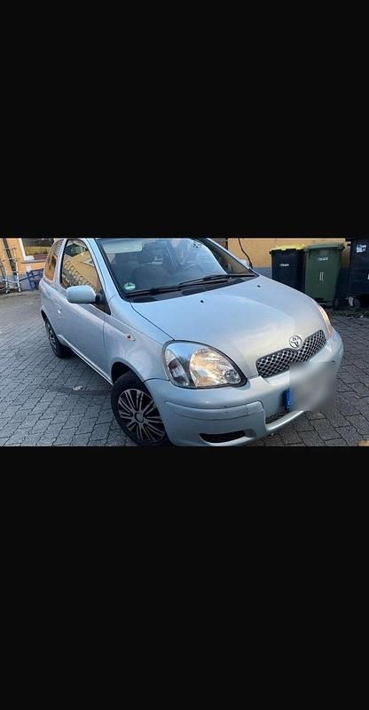 Blau Gebraucht 2003 Toyota Yaris Kleinwagen | 1.299 € (Fairer Preis) - Bild 1/4