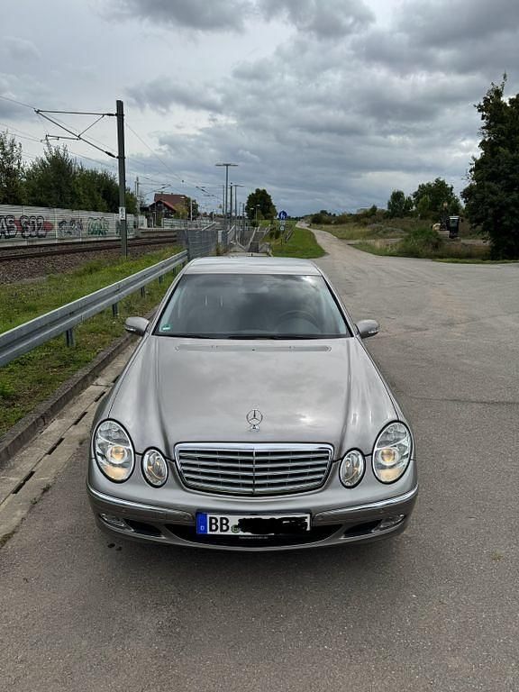Silber Gebraucht 2004 Mercedes 200 Limousine | 7.500 € (Etwas zu teuer) - Bild 1/4