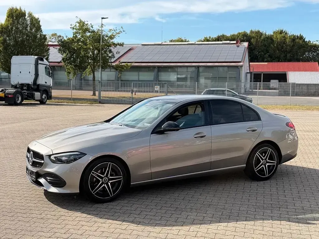 Gebraucht Mercedes C300 Avantgarde 258 PS (189 kW) 2023 Silber Limousine