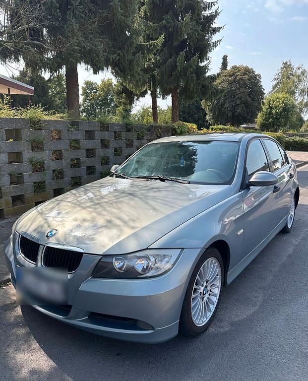 Silber Gebraucht 2005 BMW 320 Limousine | 3.849 € (Fairer Preis) - Bild 1/4