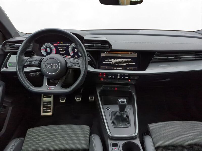 Gebraucht Audi A3 S-Line 150 PS (110 kW) 2022 Daytonagrau perleff. Limousine