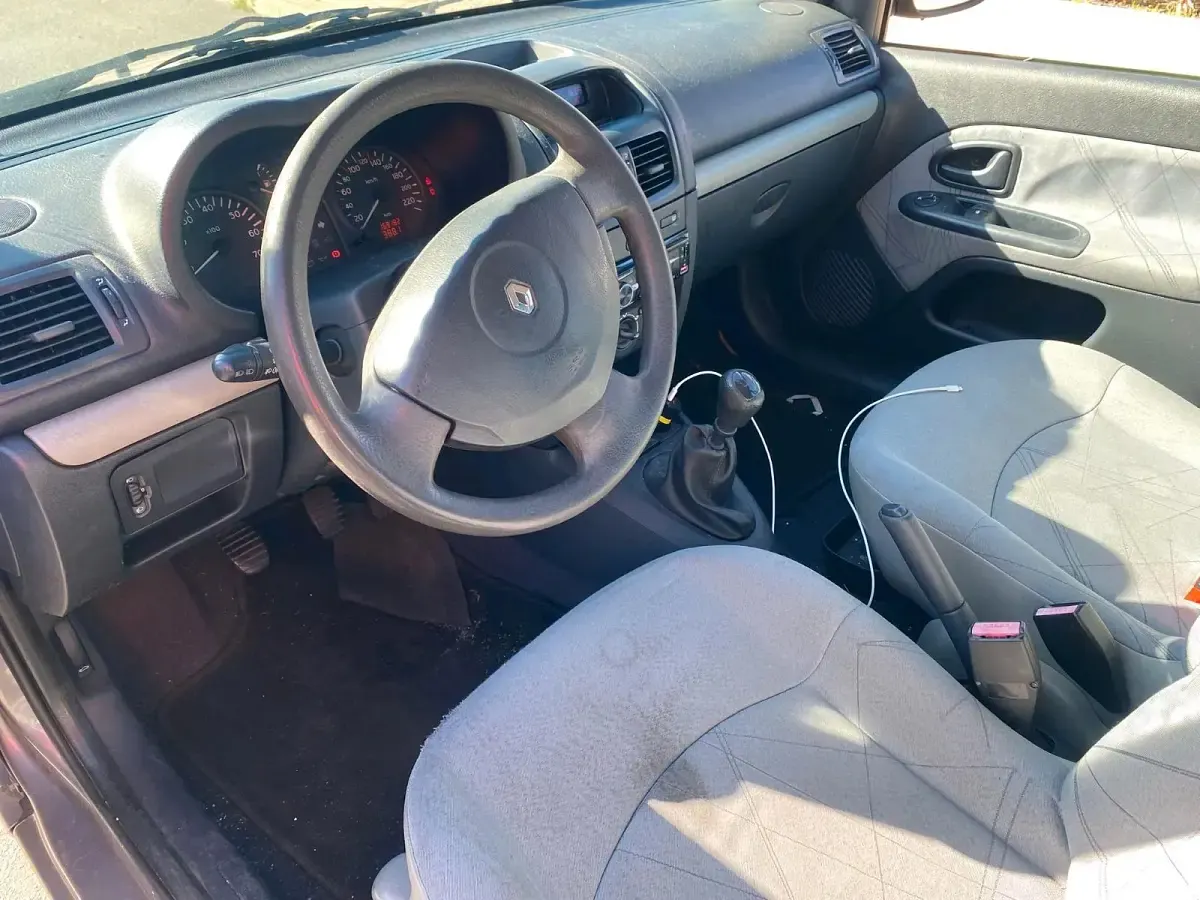 Używany Renault Clio II 75 KM (55 kW) 2002 Szary Hatchback