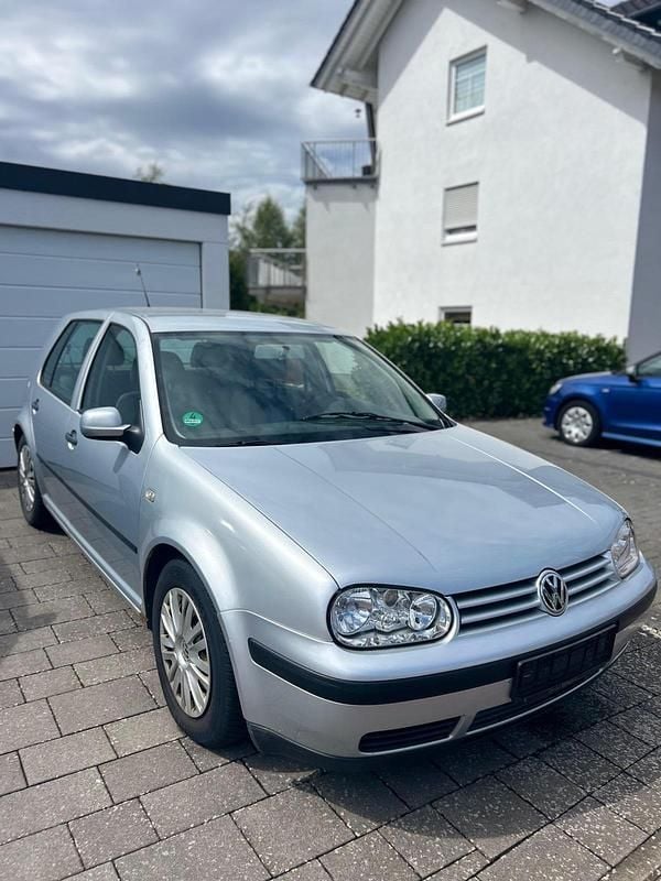 Silber Gebraucht 2000 VW Golf IV Kleinwagen | 500 € (Superpreis) - Bild 1/4