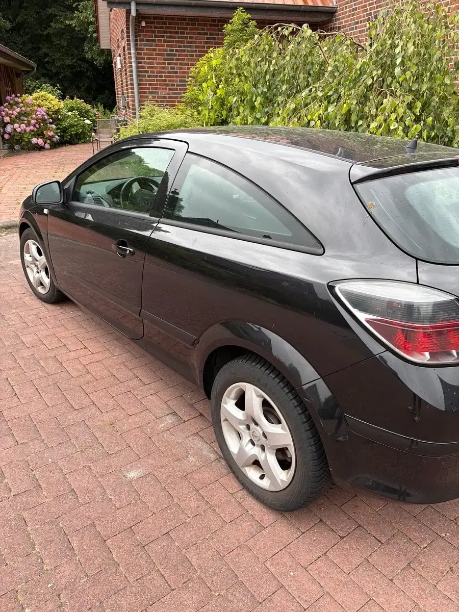 Gebraucht Opel Astra GTC 90 PS (66 kW) 2008 Schwarz Coupé