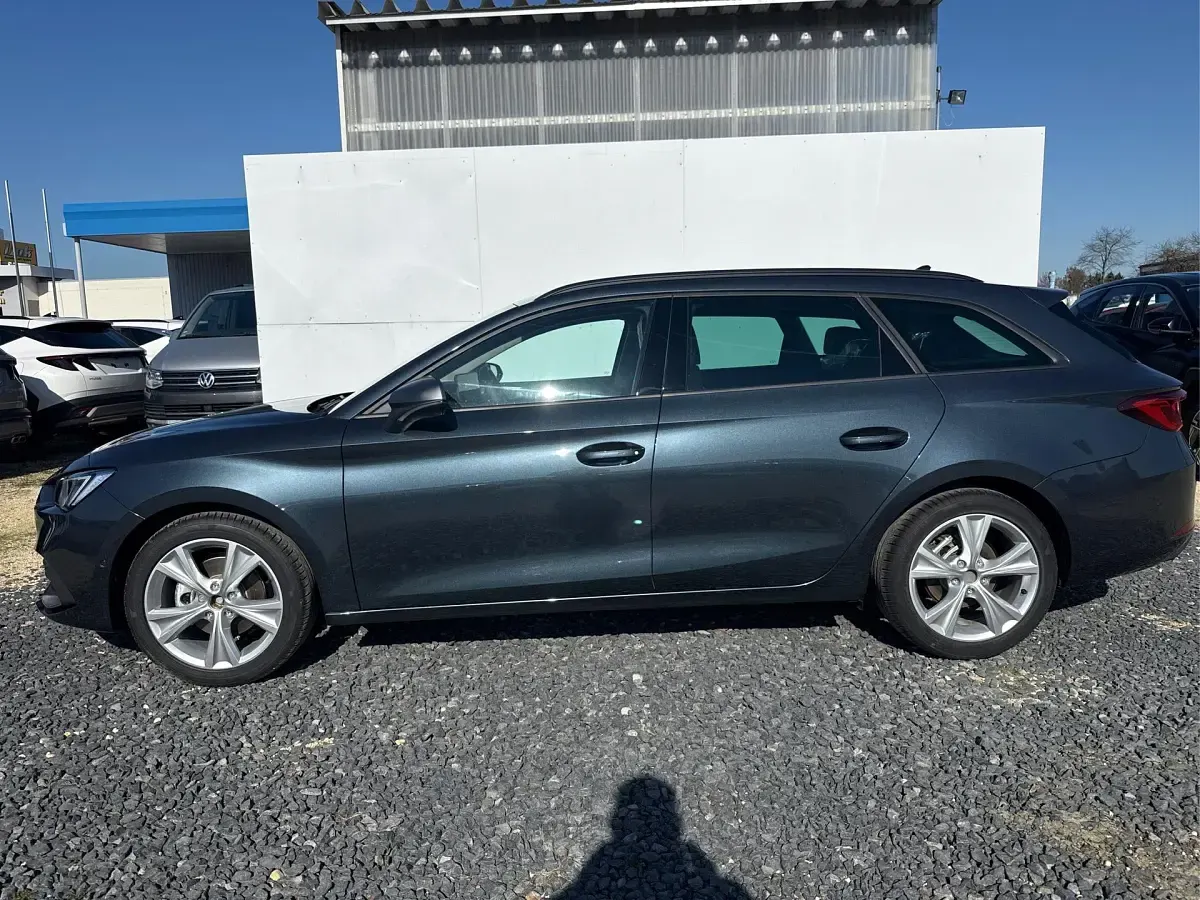 Neu Seat Leon FR 116 PS (85 kW) 2026 Magnet grau s7s7 Kombi
